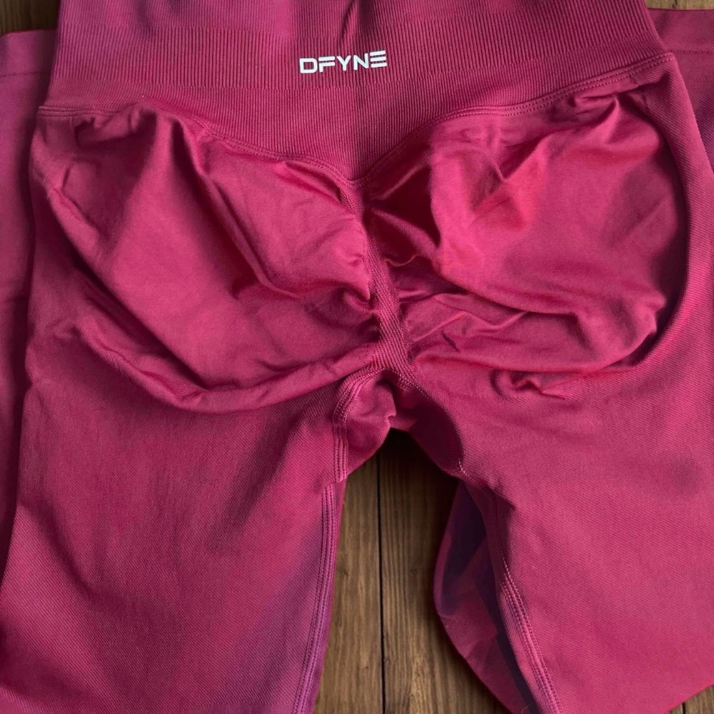DFYNE Vibrant Pink Leggings
